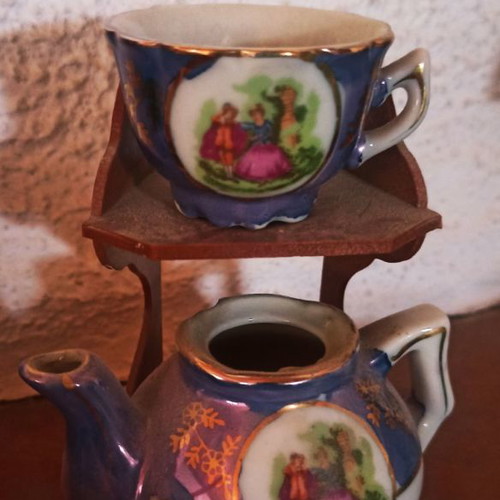 Decorative teapot small in perfect condition