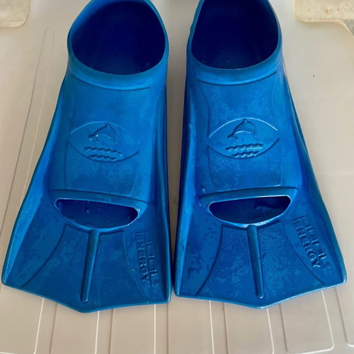 Children's short swim fins like new, size 30-32 for learning
