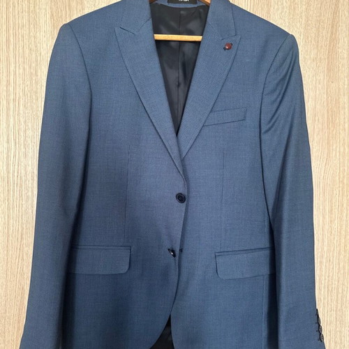Men's suit new, worn once