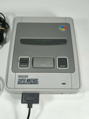 Super Nintendo Entertainment System SNES PAL μεταχειρισμένη με χειριστήριο και καλώδια