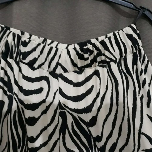 Plus Size γυναικεία παντελόνα ζιπ κιλότ, άσπρη με μαύρα σχέδια, XXL