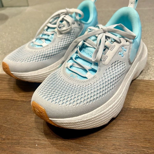 Underarmour Infinite Elite 2 women's athletic shoes like new, size 39