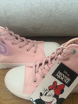 Minnie Mouse and Daisy shoes athletic new, size 33, pink