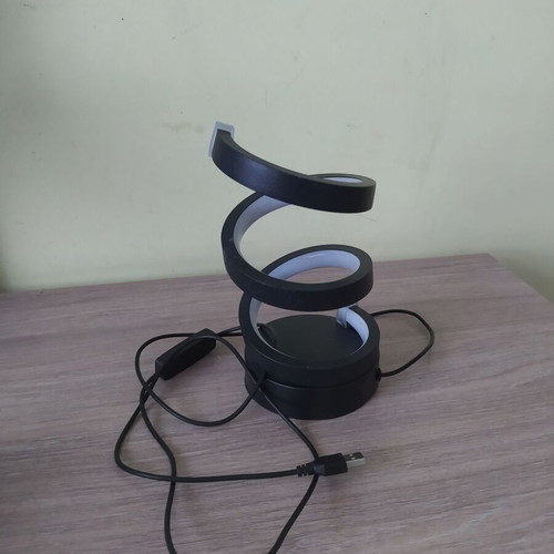 Table lamp like new with adjustable lighting