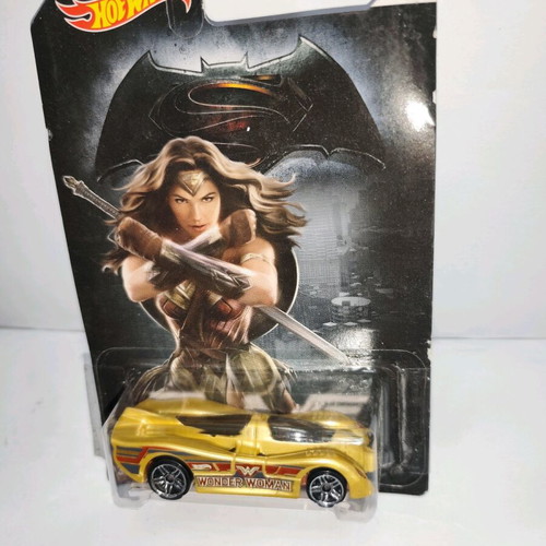 Hot Wheels Diecast DC Superheroes Wonder Woman Power Pistons 1:64 New