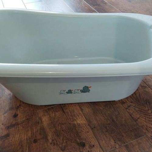 Bebe-Jou baby bath tub like new for child up to 3 years