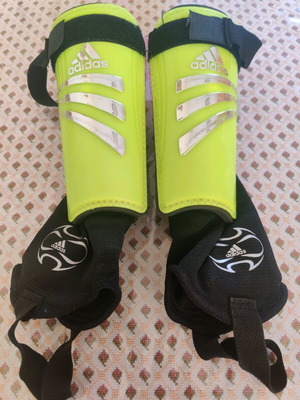 Adidas kids shin guards like new
