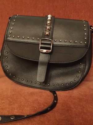 David Jones дамска чанта за рамо употребявана с капси черна