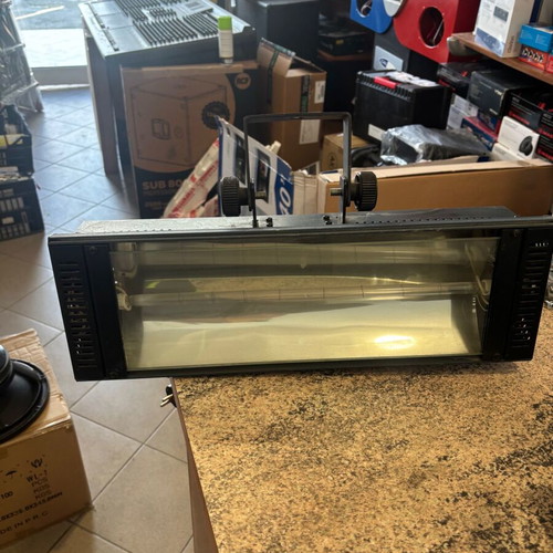 Strobo 1500W Acme μεταχειρισμένο με λάμπα Xenon και ρυθμιζόμενη φωτεινότητα