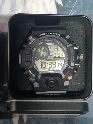Men's digital/analog chronograph watch new with rubber strap