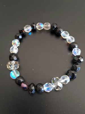 Handmade elastic bracelet with crystals and Black Onyx style beads like new