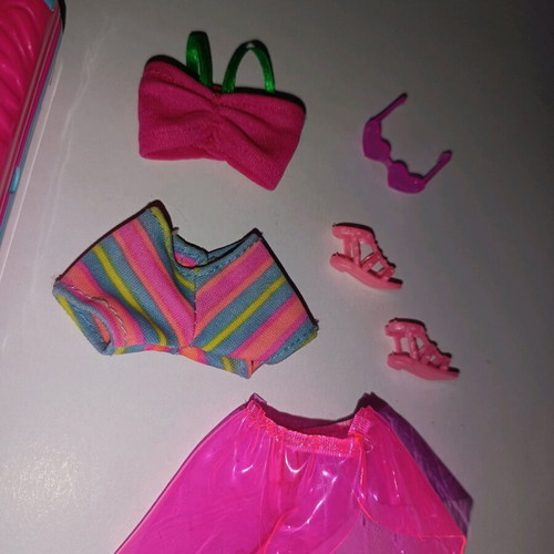 Barbie summer set like new, clothes and accessories pack