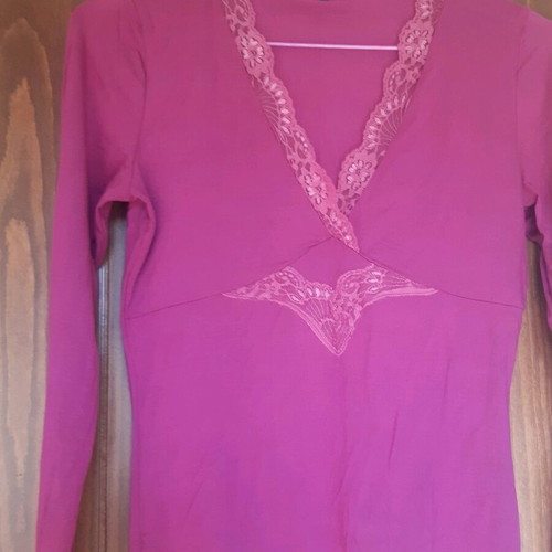 Magenta blouse like new, size M, viscose
