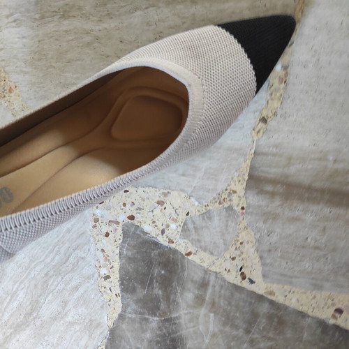 Pumps like new, size 40, beige and black, trumpet heel 8cm