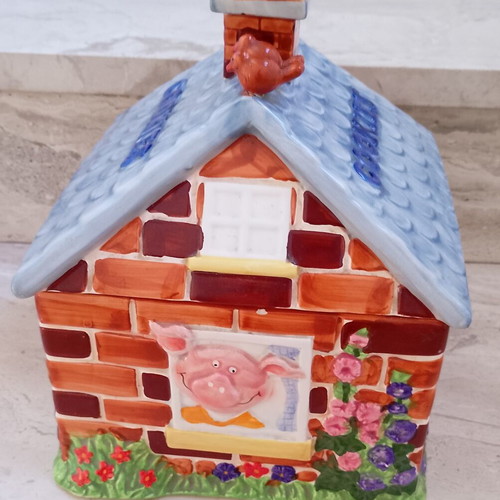 Three Little Pigs Cookie Jar used by Rayware