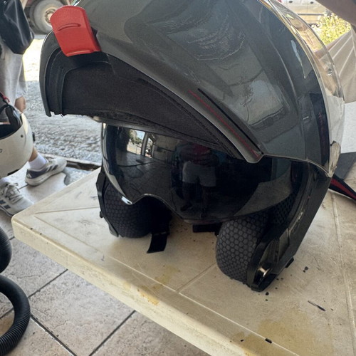 MT Helmets Motorcycle Helmet like new with sun visor mechanism