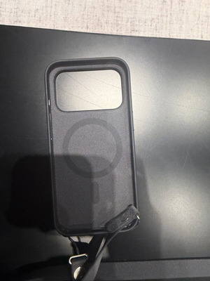 Θήκη iPhone 17 Pro αυθεντική με μαύρο λουράκι καινούργια