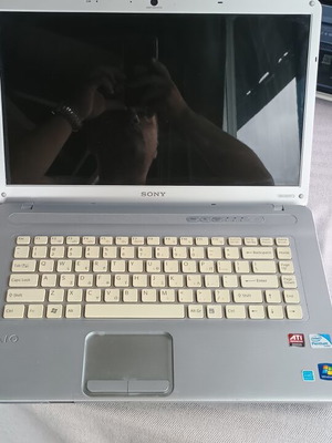 Laptop Sony Vgn-Nw21Ef used, Intel Pentium, 4GB RAM, 14-inch screen
