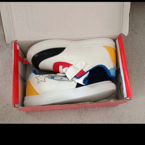 Kids Athletic Sneakers Colour-Block Design Size 22 New
