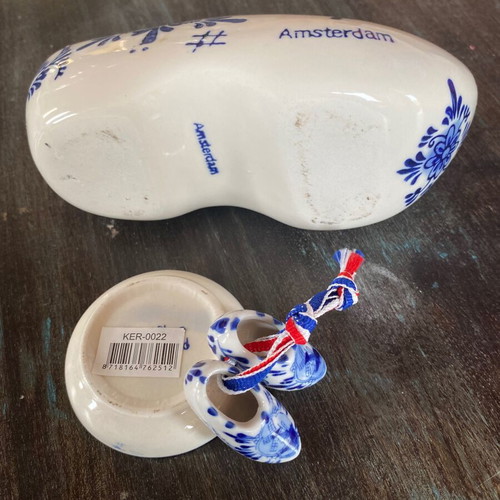 Vintage decorative shoe and miniature porcelain Delft new
