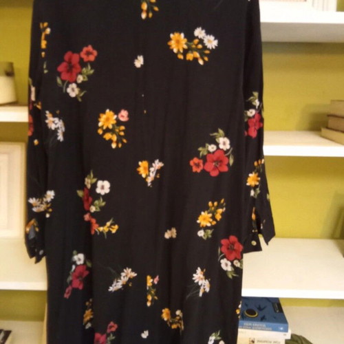 Strativarius long floral shirt like new, size L
