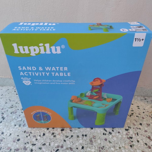 Children's sand and water play table