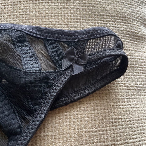 Wonderbra string black new, size small