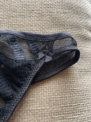 Wonderbra string black new, size small