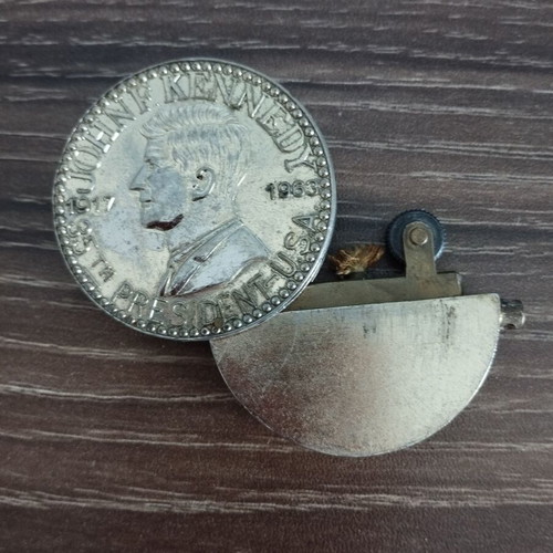 Collectible lighter used with John F. Kennedy and Statue of Liberty design