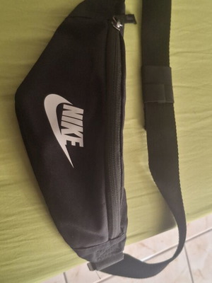 Nike τσαντάκι μέσης σαν καινούργιο, μαύρο