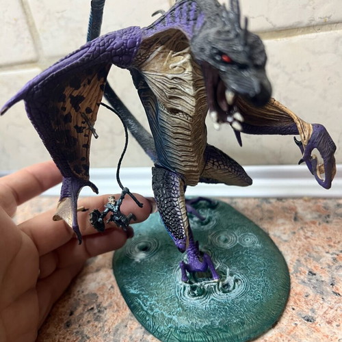 Wyvern miniature like new, painted with custom base
