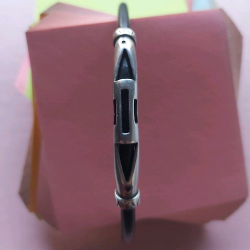 Silver bracelet used with rubber and geometric designs