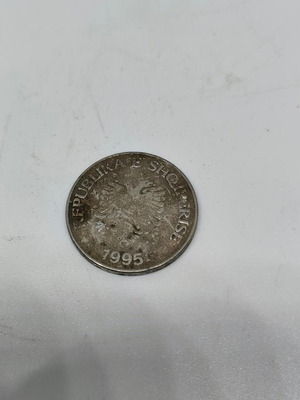 Collectible 5 Lekë Coin 1995 Republic of Albania like new