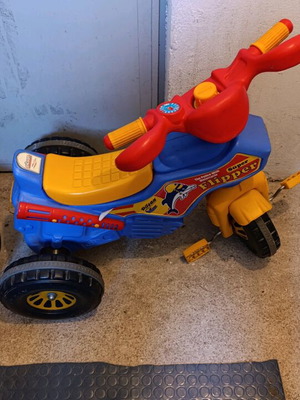 Children's tricycle like new with pedals
