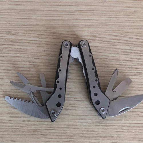 True Utility multitool like new with case