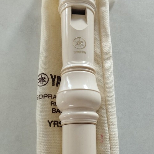 Yamaha YRS-23 soprano recorder with Method book by F. Nakas