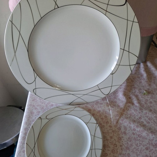Pasta set new with platter and 6 small plates