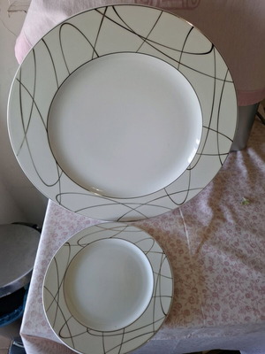 Pasta set new with platter and 6 small plates