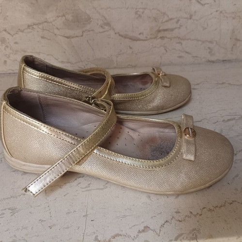 Ballerina shoes gold size 34 like new with leather sole