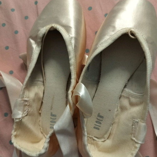 Bloch Amelie pointe shoes like new, size 5 1/2, ballet shoes