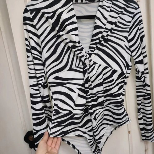 Long-sleeve zebra print bodysuit with V-neck and knot, like new