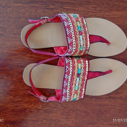 Boho sandals GOGO Shoes size 40 like new, multicolor red