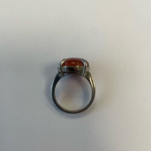 Monopetro ring with brown-red stone used