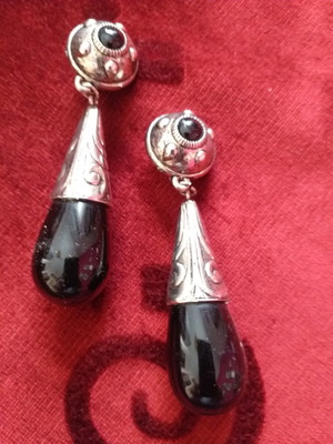 Clip earrings used with large black stone and alpaca