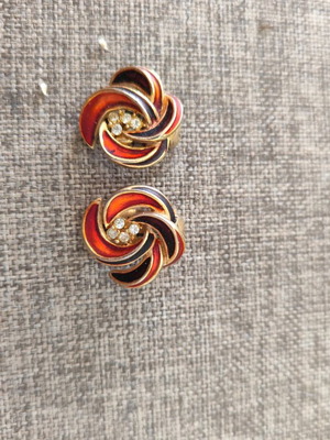 Clip-on earrings like new