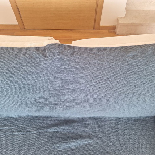 Throw blankets like new, set of 2
