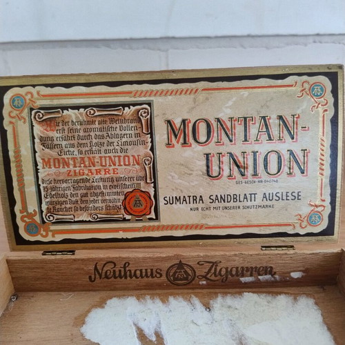 Neuhaus Zigarren collectible wooden cigarette box like new