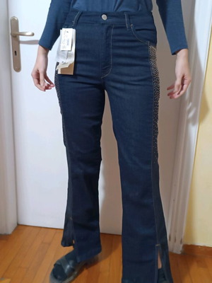 High-waisted blue Gloria Vanderbilt jeans with gold rhinestones new, size S