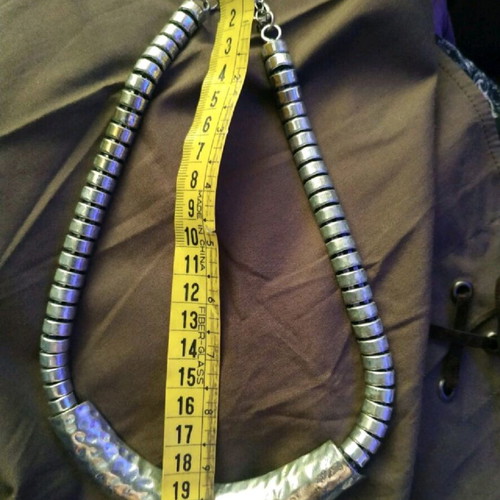 Metal necklace used in excellent condition