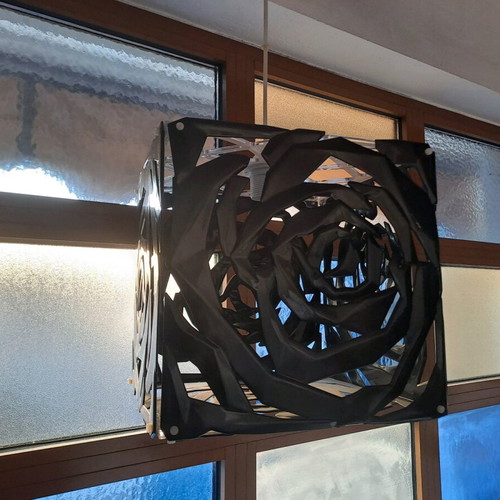Pendant lights black with design, like new, set of 2